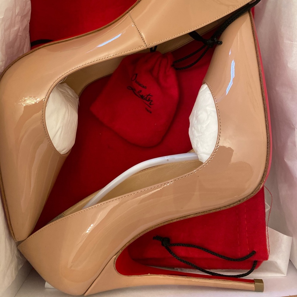 Christian Louboutin So Kate nude size 7